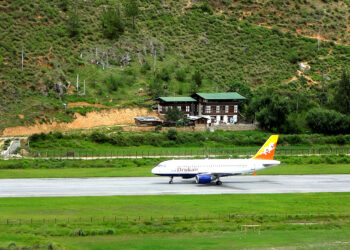 Paro-Airport, Landing view